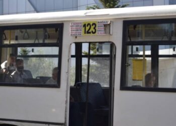 Avtobusun döşəməsi çökdü, sərnişin yıxıldı – FOTO