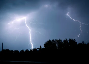 Bəzi yerlərdə şimşək çaxıb, leysan yağıb