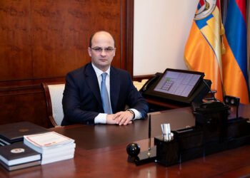 Simonyan Bakıdan İrəvana qayıdıb