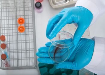 7 ildir öz uşağı bilirdi, qardaşı imiş – Bir analizlə həyatı dəyişdi