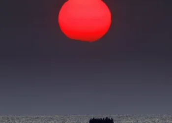 Egey dənizində miqrantların gəmisi qəzaya uğrayıb, iki nəfər ölüb