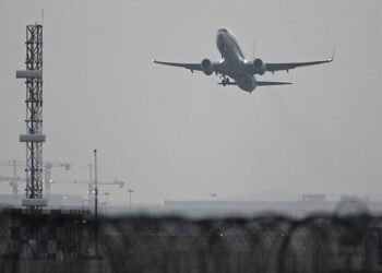 ABŞ Çin aviaşirkətlərinə Rusiya hava məkanını keçməyi qadağan edə bilər: Reuters