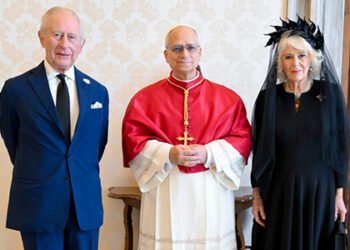 Papa və Britaniya kralı 500 ildən sonra ilk dəfə birlikdə namaz qılıblar