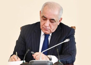 Baş nazir QƏRAR İMZALADI