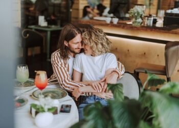 Mütəxəssislərin fikrincə, beş şeyi edən cütlüklər əbədi olaraq birlikdə qalırlar