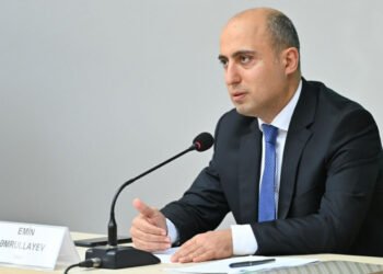 “Kənd məktəblərinə yaxşı müəllim göndərmək çətindir” –  Emin Əmrullayev