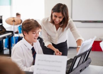 Müəllim olmaq istəyənlərin NƏZƏRİNƏ – Vakansiya seçiminə start verildi