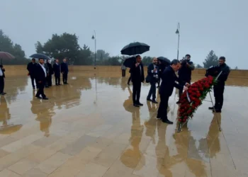 Abbas Əraqçi Şəhidlər xiyabanını ziyarət etdi