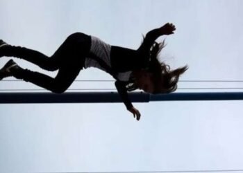 Bakıda gənc qız 14-cü mərtəbədən yıxılıb öldü