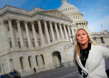 Tramp keçmiş tərəfdarını “satqın” adlandırdı