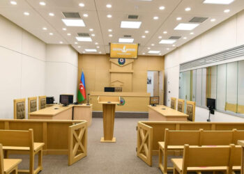 Sabiq hərbi komissar rüşvət almaqda ittiham olunur