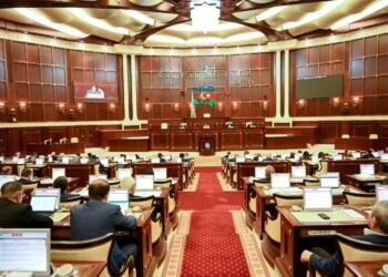 Nazirlər yenidən parlamentdə