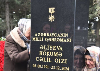 Milli Qəhrəmanların məzarları ziyarət edilir – FOTOLAR