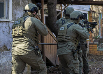 DTX xarici ölkəyə işləyən silahlı şəxsi həbs etdi