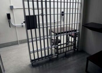 Qardaşı uşaqlarını baltalayan əmi öldü