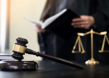 Azərbaycanda bir vəkilin fəaliyyəti dayandırıldı