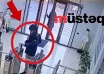 Şagird liseyə silahı belə keçirib – VİDEO