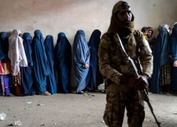 Taliban ərlərə arvadlarını döyməyə icazə verdi