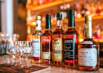 Məşhur restoranda saxta alkoqollu içkilər aşkarlandı – FOTOLAR