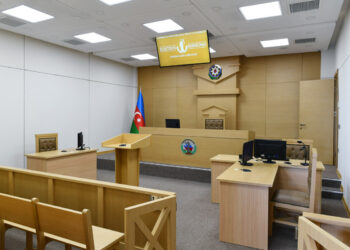 Qardaşı qızlarını baltalayan əmiyə cinayət işi açıldı