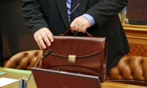 Başçının köməkçisi işdən çıxarıldı: Sərxoş imiş…