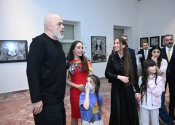 Leyla və Arzu Əliyevalar “Ana təbiət” sərgisinin açılışında – FOTOLAR