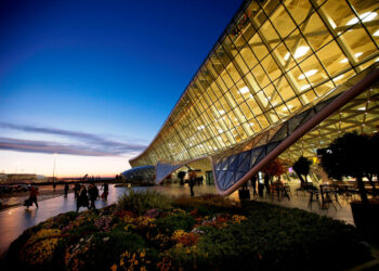 Sərnişinin halı pisləşdi – Təyyarə məcburi Bakıya endi