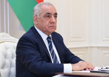 Baş nazir QƏRAR İMZALADI