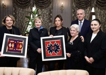 Mehriban Əliyeva Azərbaycan Mədəniyyəti Muzeyi ilə tanış oldu