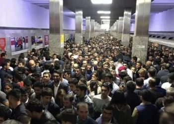 Bakı metrosunda sıxlıq yarandı
