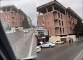 Xırdalanda magistral yolun üstündə bina tikdilər - ŞOK GÖRÜNTÜLƏR (VİDEO)