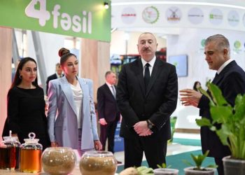 İlham Əliyev sərgidə iştirak etdi - FOTO