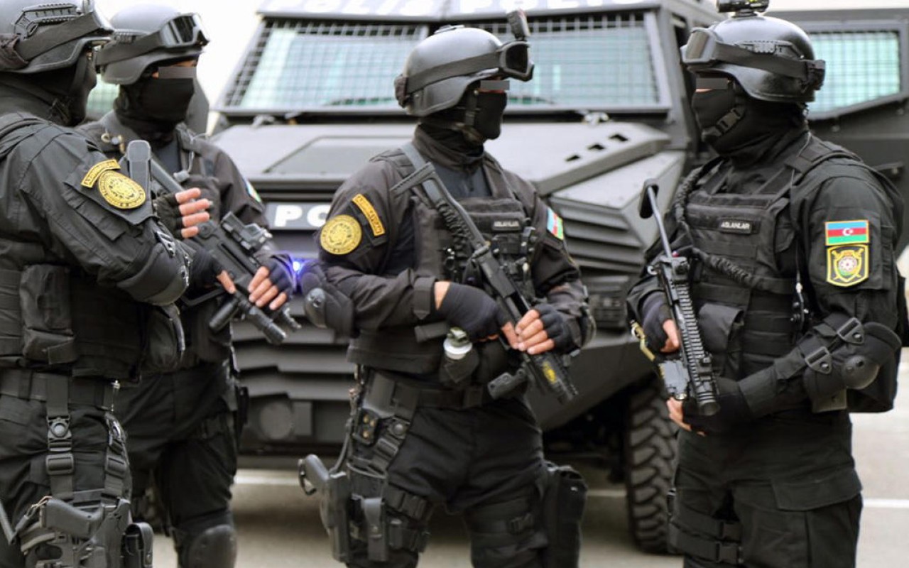 Polis Bakıda ƏMƏLİYYAT KEÇİRDİ: Saxlanılanlar var