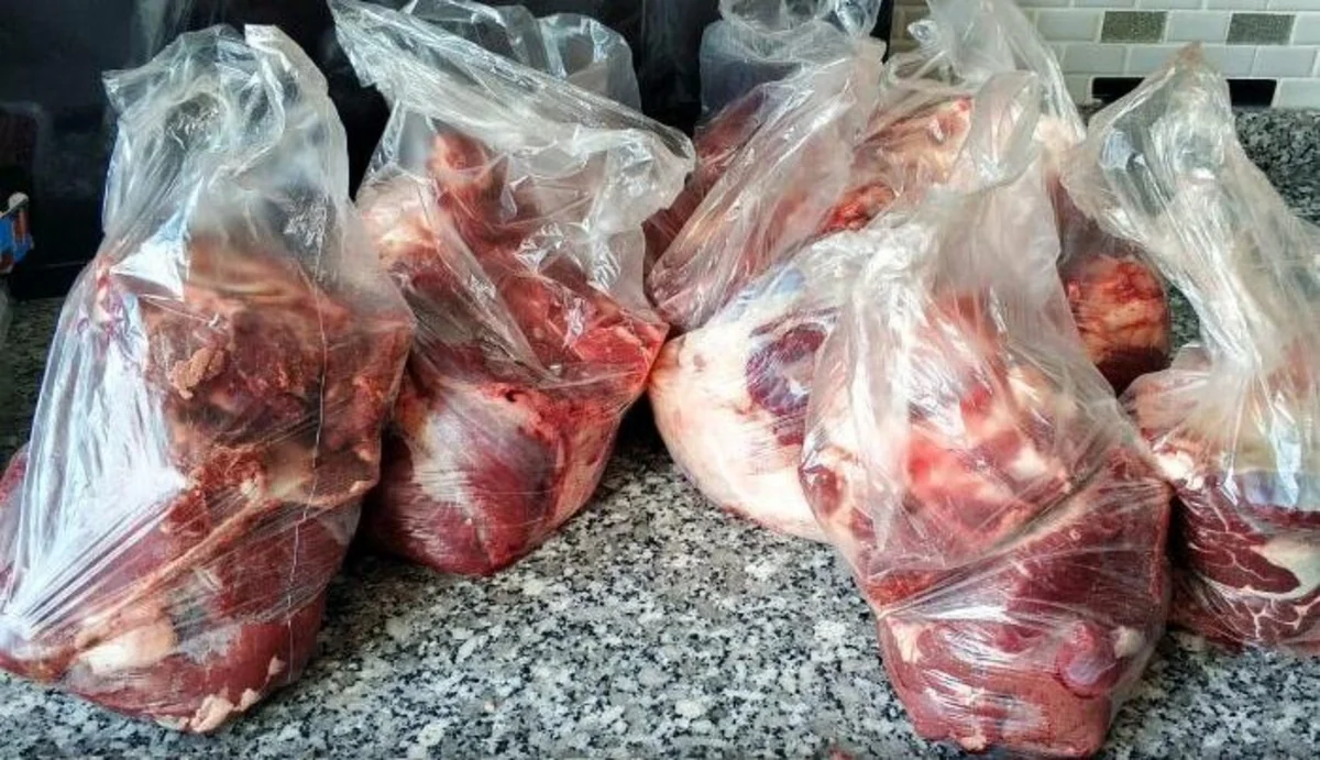 Şəhid ailələrinə yararsız qurban əti göndərən vəzifəli şəxsə töhmət verildi