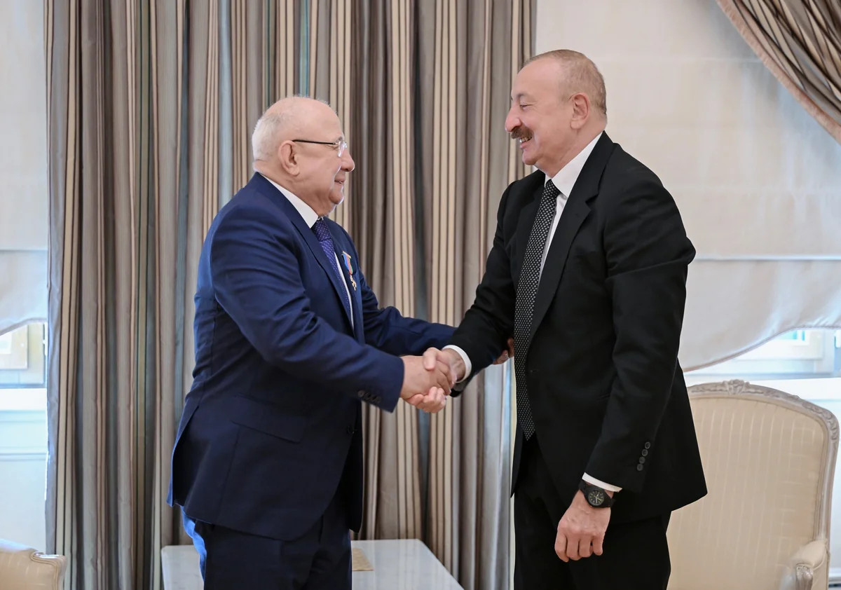 İlham Əliyev Qurban Qurbanova “Dostluq” ordenini təqdim edib