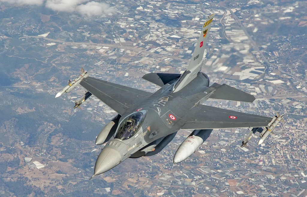 Türkiyədə F-16 qəzaya uğradı