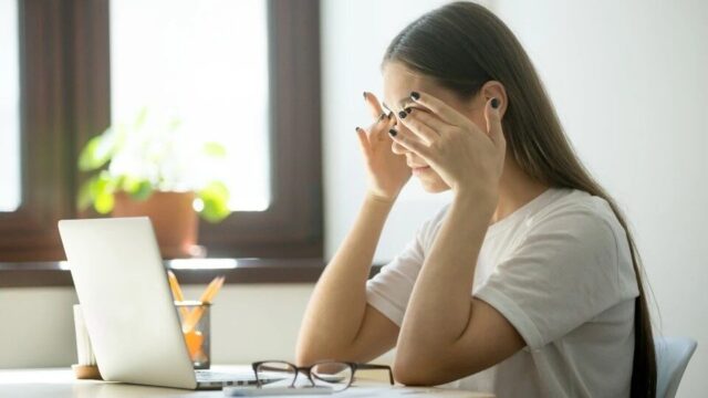 Gözləri kompüterdən qoruyan qidalar: Həkimdən VACİB MƏSLƏHƏTLƏR