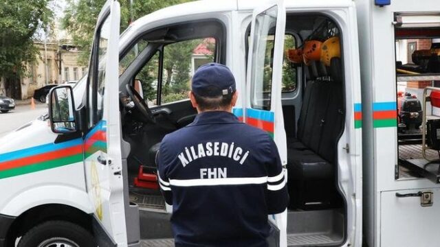 Köməksiz vəziyyətdə qalan uşaq xilas edildi