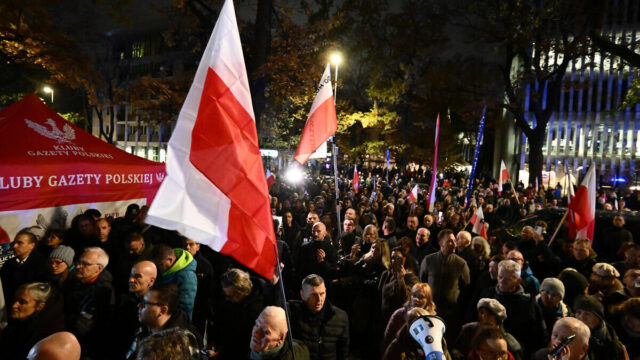 Konstitusiya Məhkəməsinin ərazisinə girən etirazçılar saxlanıldı