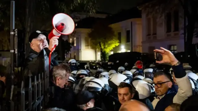 Polşada son vəziyyət: Səfir niyə istefa verdi?