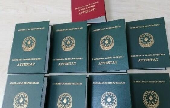 Məktəb direktoru xadimənin attestatını 500 manata satdı