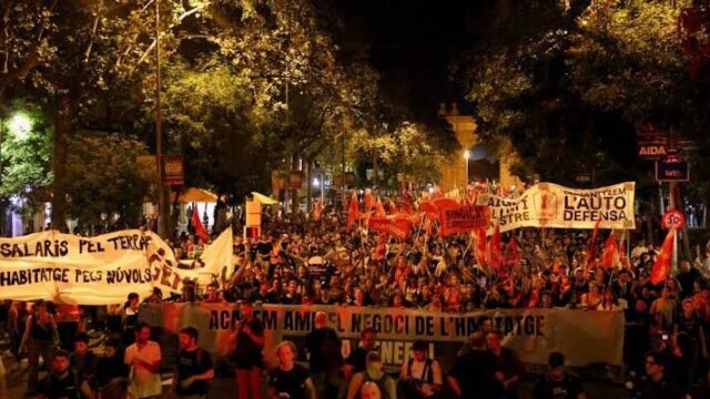 İspaniyada mənzil böhranı: Barselonada etirazlar nəzarətdən çıxdı
