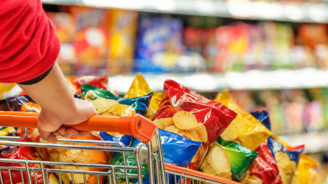 Bakıda supermarketdə 100 minlik fırıldaq – Müdir çipsilərə görə həbs edildi