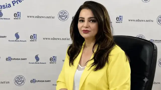 “Təbəssümünün altında gizlənmiş min kədər var”