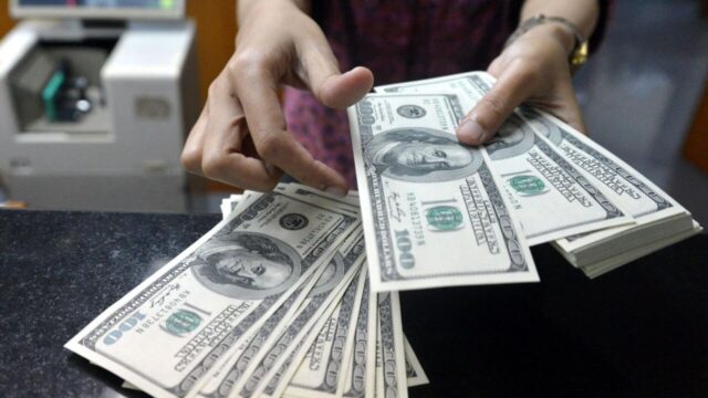 İranda dollar yenidən kəskin bahalaşdı