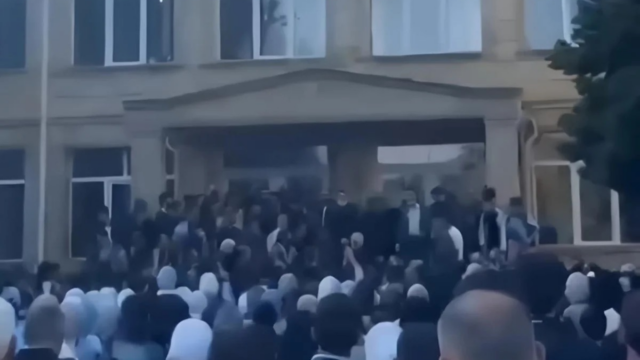 Təhsil müəssisələri ideoloji qarşıdurma meydanına çevrilməməlidir