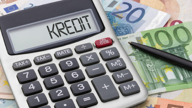 Problemli kreditlərin artması bank müştərilərinə necə təsir edəcək?