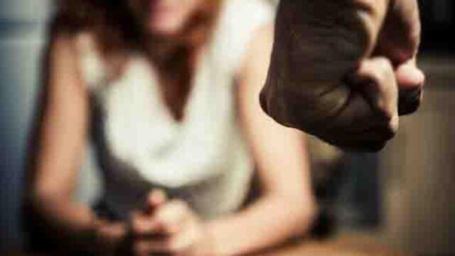 Bakıda 65 yaşlı kişi özündən 16 yaş kiçik sevgilisini döydü