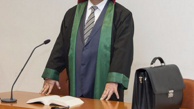 2 vəkilə töhmət verildi, 4-nə xəbərdarlıq edildi